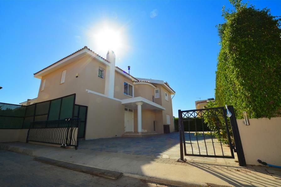 Villa Daryah Sirina Bay プロタラス エクステリア 写真