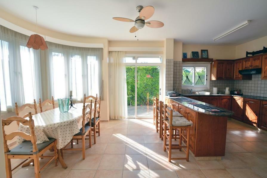 Villa Daryah Sirina Bay プロタラス エクステリア 写真