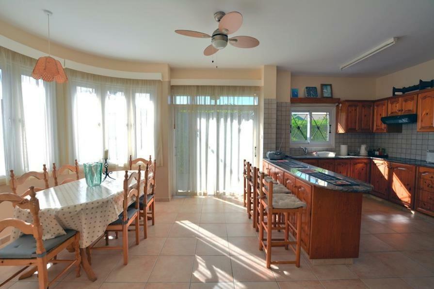 Villa Daryah Sirina Bay プロタラス エクステリア 写真