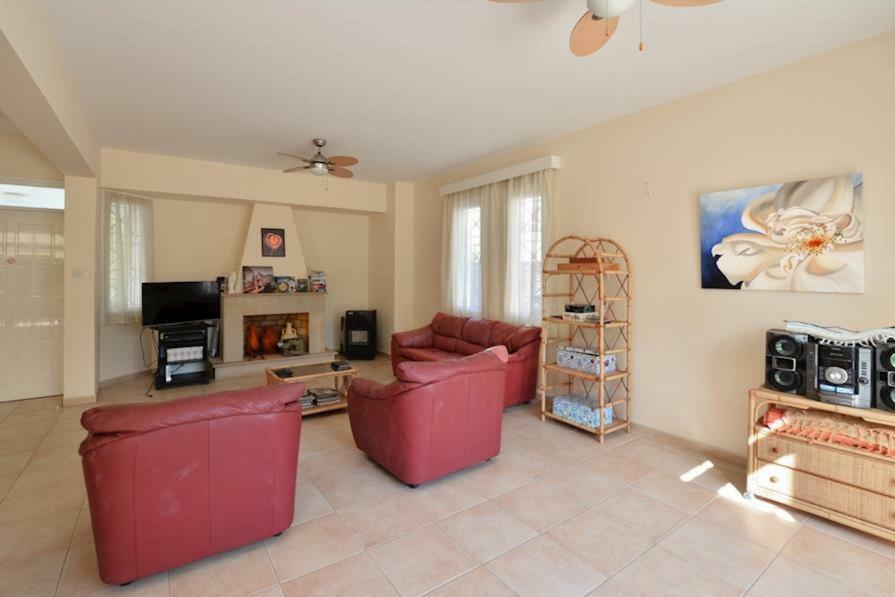 Villa Daryah Sirina Bay プロタラス エクステリア 写真